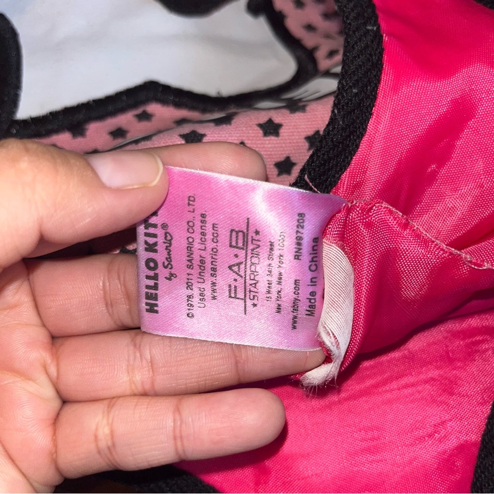 Hello Kitty Purse - Picture 11 of 14